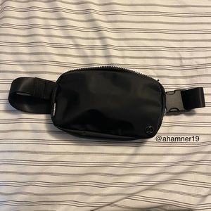 Lululemon Everywhere Belt Bag